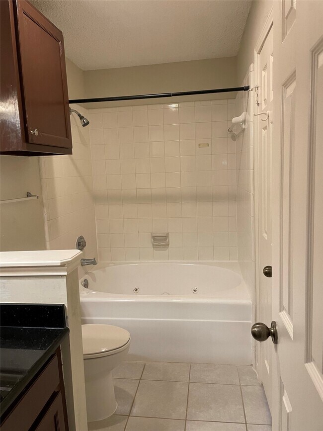 Building Photo - 2300 Old Spanish Trl