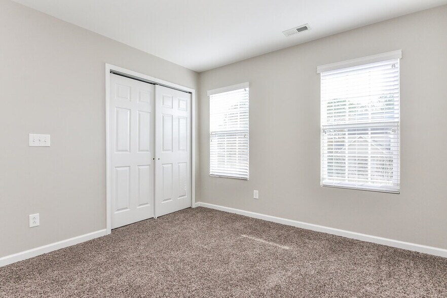 Building Photo - 5245 Emerald Spring Dr