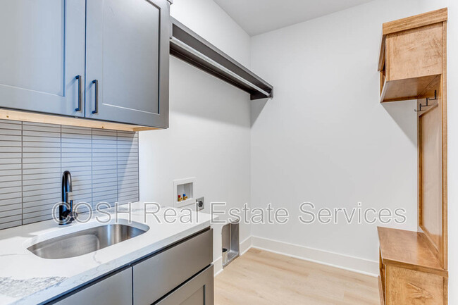 Building Photo - 8449 W 37th Ct N