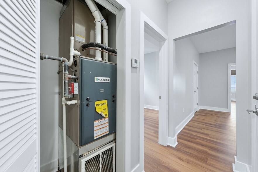 Building Photo - 913 S 18th St