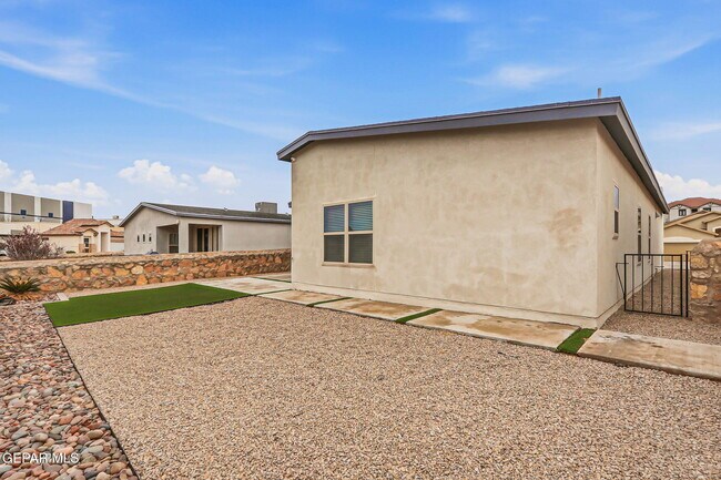 Building Photo - 151 N Halstead Dr