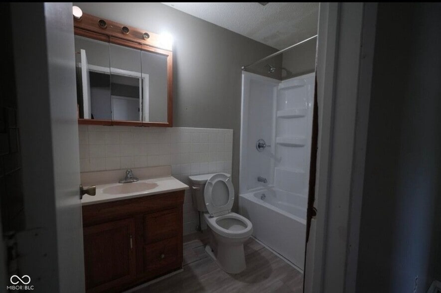 Building Photo - 2813 Del Prado Dr