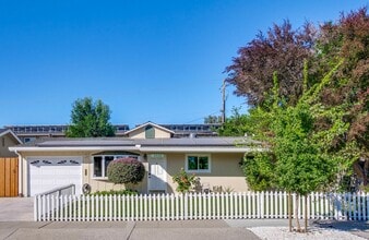 Building Photo - Turnkey Home with Natural Light & Upgrades...