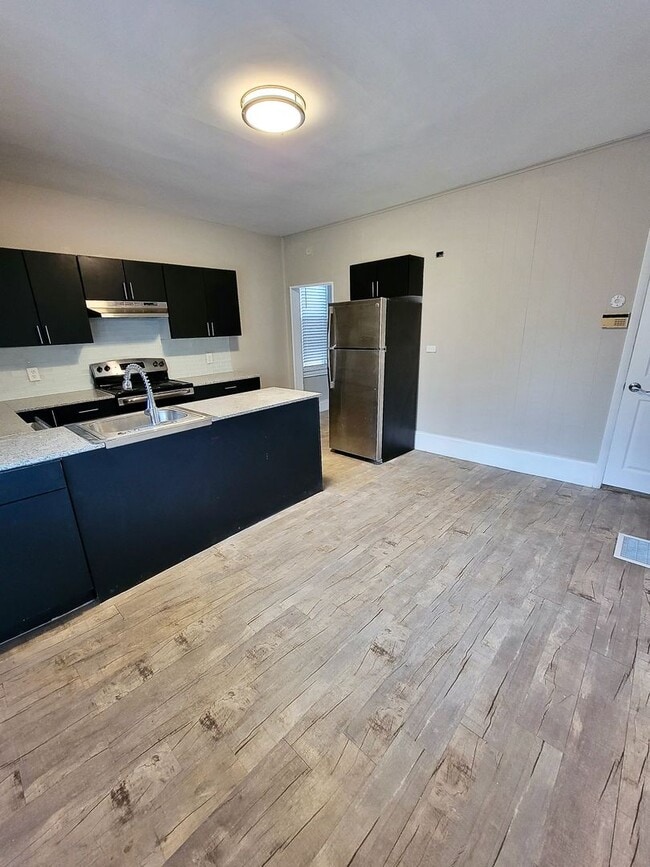 Building Photo - *** Renovated 3 Bedroom House * Mt. Washin...