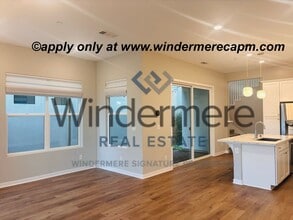 Building Photo - Modern Living in the heart of McKinley Village!