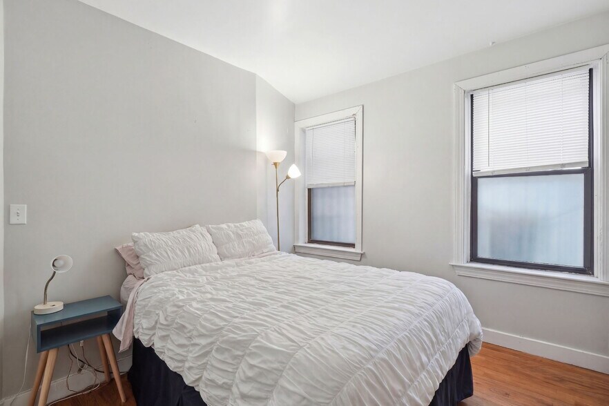 Building Photo - 20 Symphony Rd