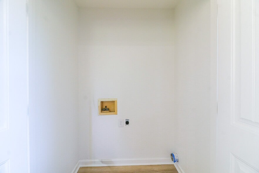 Building Photo - 86 cr 122