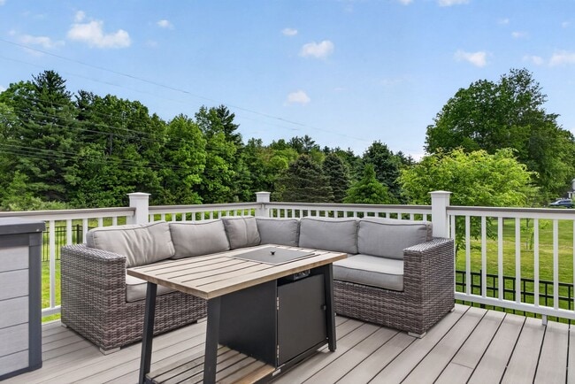 Building Photo - Spacious Stratham Home | Semi-In Ground Pool | Finished Basement | AVAILABLE AUGUST 1st