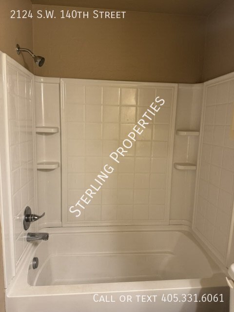 Building Photo - 2124 SW 140th St