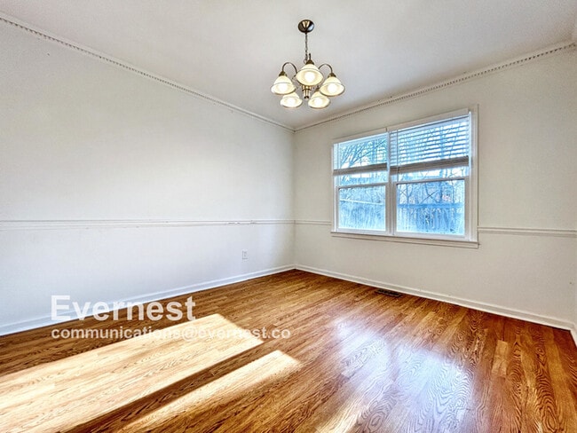 Building Photo - Beautiful 4-Bedroom Home with Modern Comforts / Pet-Friendly / Vouchers Accepted / Available Now!