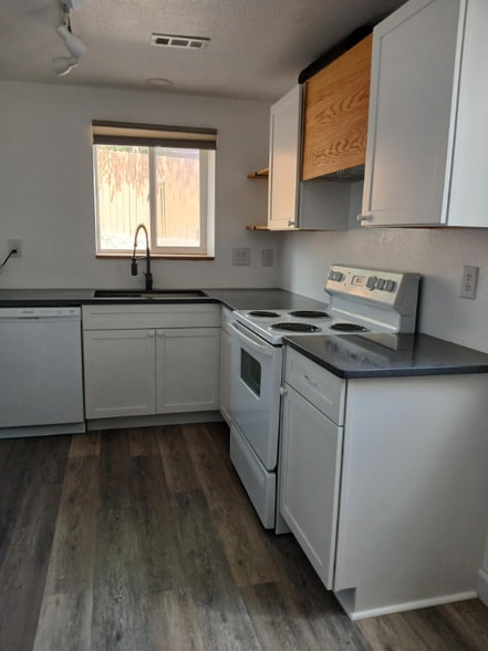 Primary Photo - 720 W Madison St
