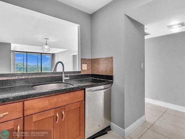Building Photo - 20379 W Country Club Dr