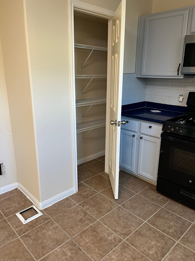 Building Photo - 21650 Falvel Sunset Ct