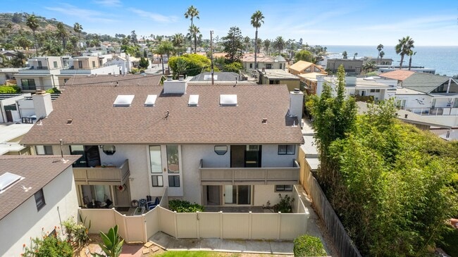 Building Photo - STUNNING 3BR Townhome with Garage, 1 BLOCK...