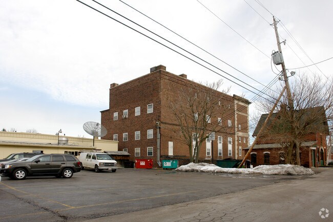 Building Photo - Walnut Manor Apartments