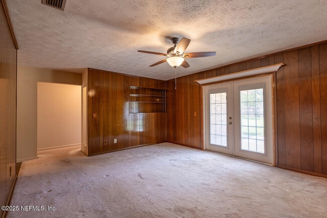 Building Photo - 1620 Bay Cir E