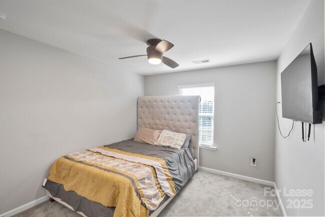 Building Photo - 188 Sweet Briar Dr