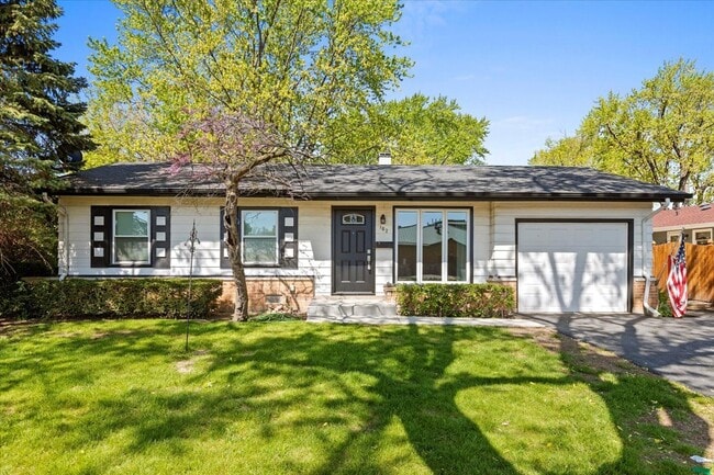 Primary Photo - 102 Ridgewood Rd