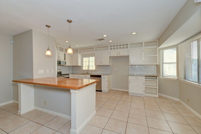 Building Photo - One Story Rental Home located near FM 78 and Walzem available for asap move in!