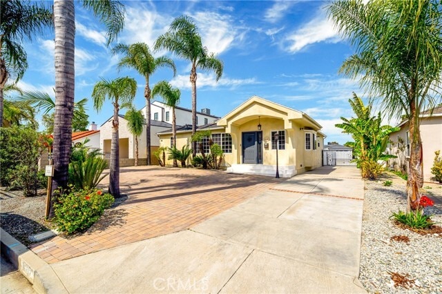 Building Photo - 16707 Moorpark St