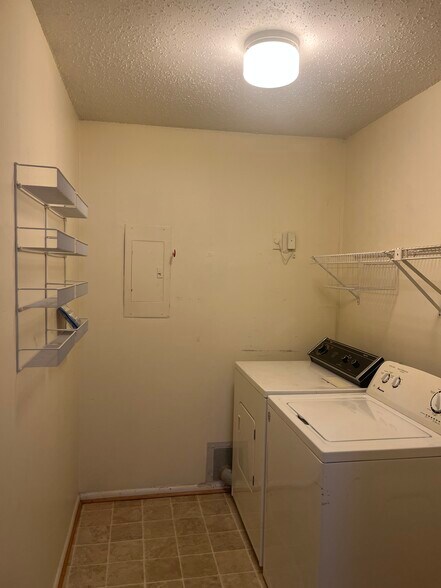 Building Photo - 308 Thalia Station Ct