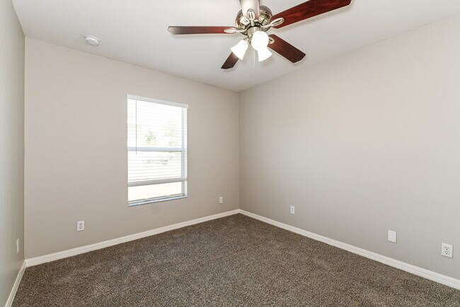 Building Photo - 3400 34th St SW