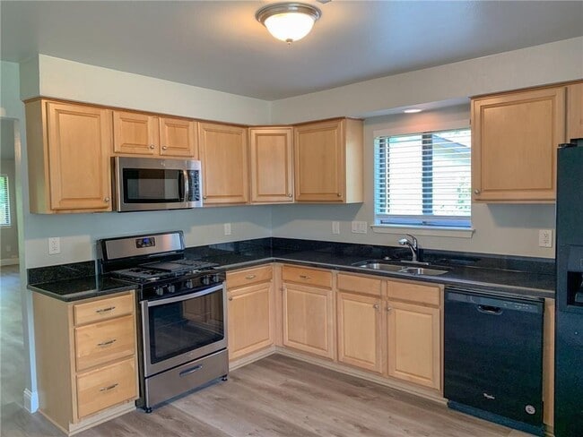 Building Photo - 1604 Holstein Dr