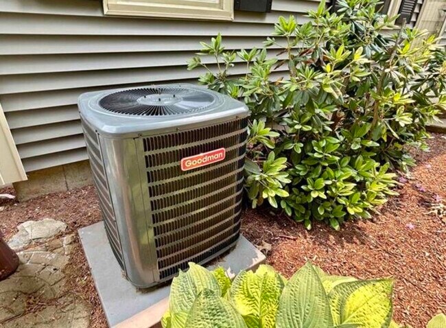 Building Photo - 16 High Bridge Hl