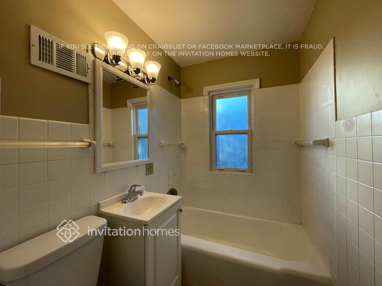 Building Photo - 5240 S 28th Ave