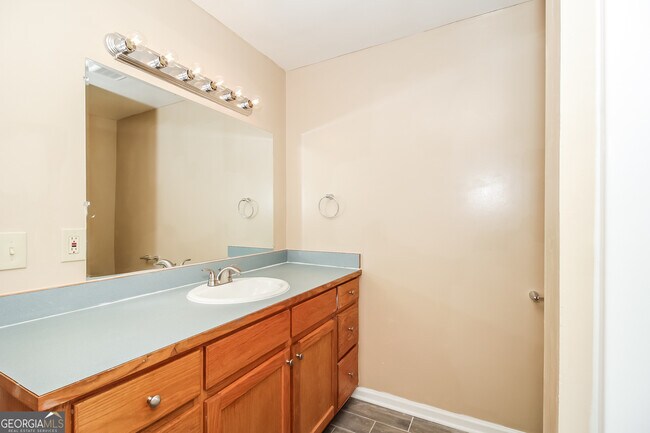 Building Photo - 571 Cardell Cir SE