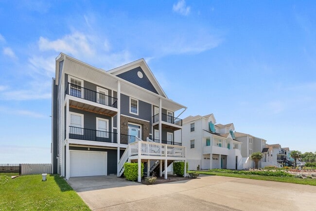 Building Photo - Grand View 115