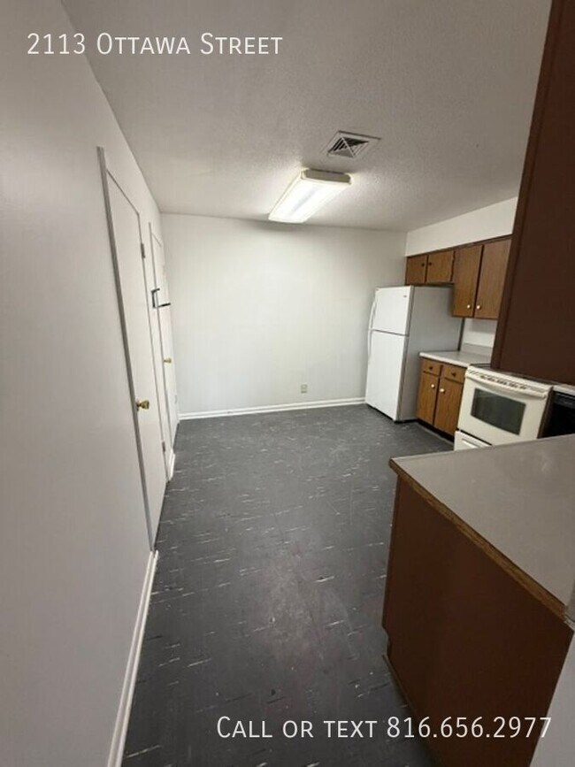 Building Photo - 2113 Ottawa St