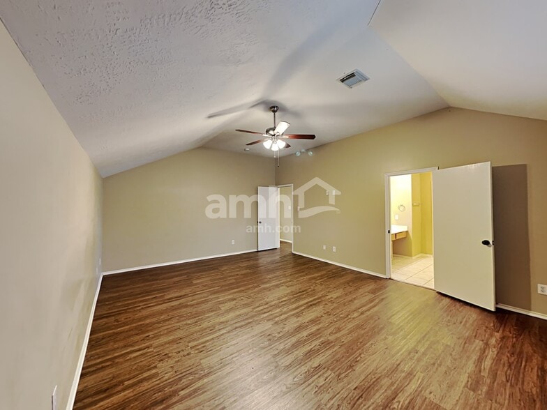 Building Photo - 5446 Aloe Ave
