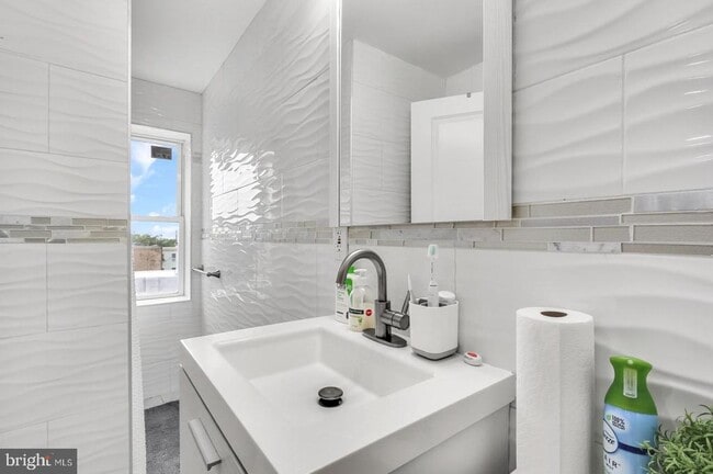 Building Photo - 537 N 33rd St