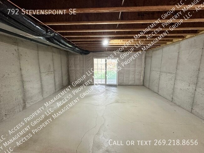 Building Photo - 792 Stevenspoint