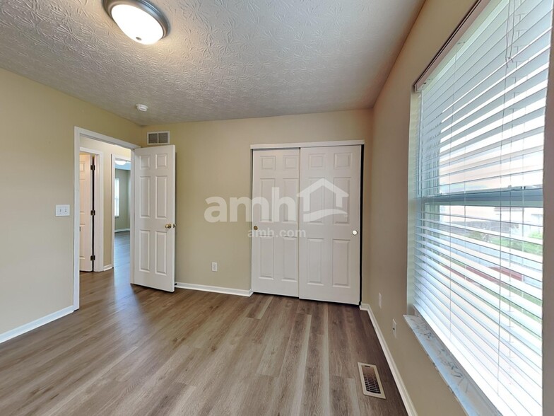 Building Photo - 712 Moreno Dr