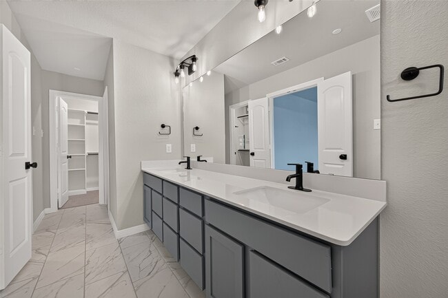 Building Photo - 8033 Scanlan Trl