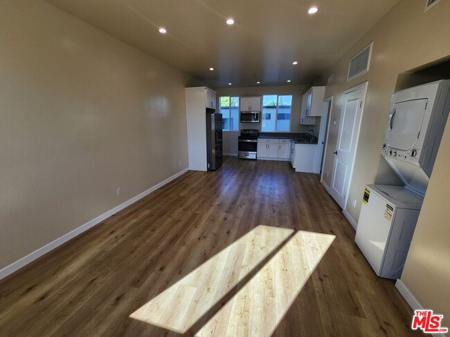 Building Photo - 2726 Cochran Ave