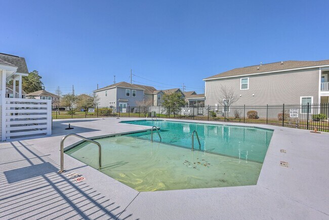 Building Photo - Charming 3-Bedroom Townhome in Summer Wood...