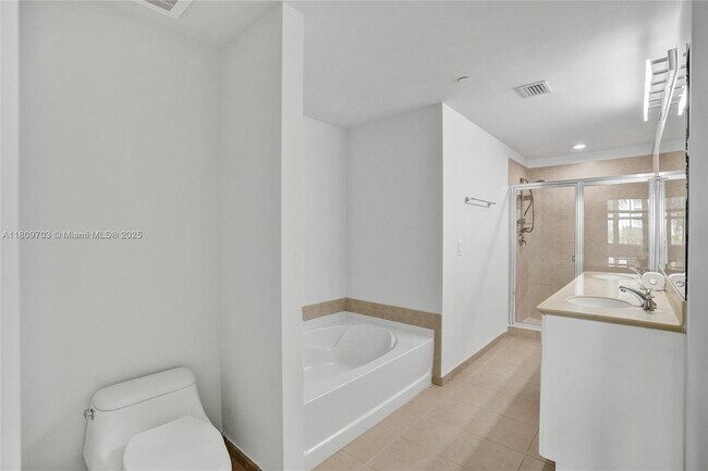 Building Photo - 3340 NE 190th St