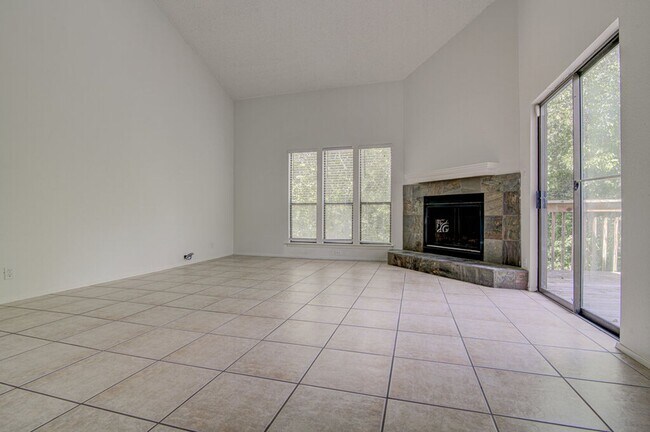 Building Photo - 3558-3560 Ranch Road 2222