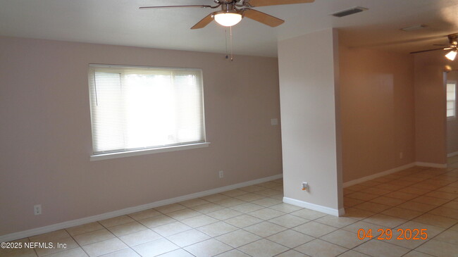Building Photo - 1204 Crown Dr