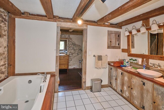 Building Photo - 5694 Carversville Rd