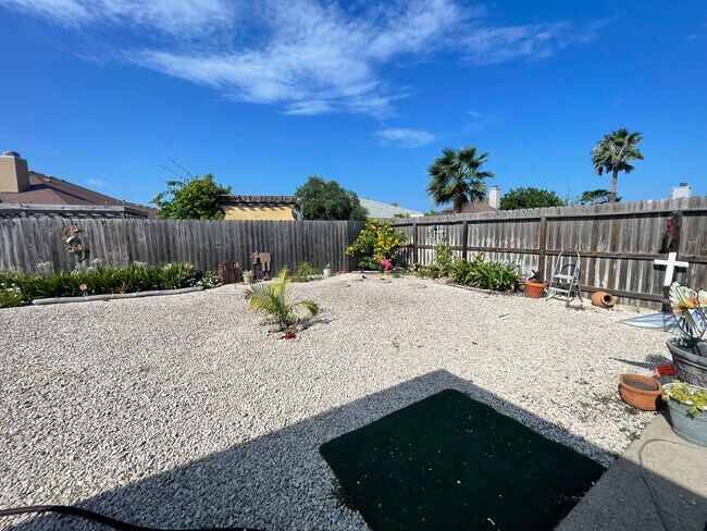 Building Photo - 13954 Seafarer Dr