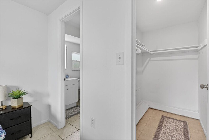 Building Photo - 1057 Tropical Ave NW