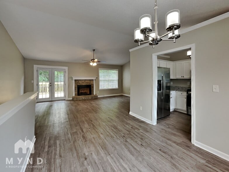 Building Photo - 425 Willow Ln