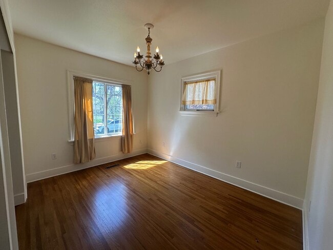 Building Photo - Stunning 3-Bedroom Craftsman Home in Kendall Yards