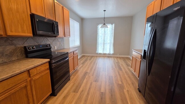 Building Photo - 3 Bedroom 2 Bath Home With Large Unfinished Basement