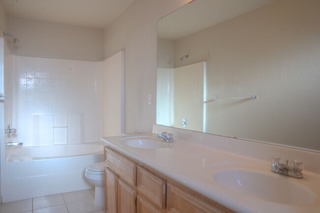 Building Photo - PRICE IMPROVEMENT NOW ONLY $1295!!!!!!