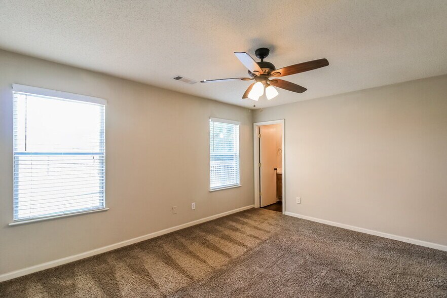 Building Photo - 1122 St Phillips Ct